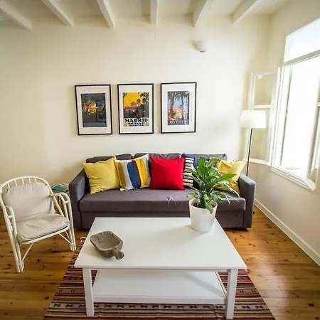 Vibrant Ottoman In Heart Of Venetian Town Hanya